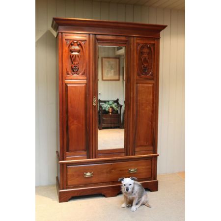 Antiker edwardianischer Walnuss Kleiderschrank