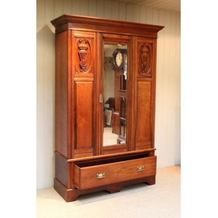 Antiker edwardianischer Walnuss Kleiderschrank