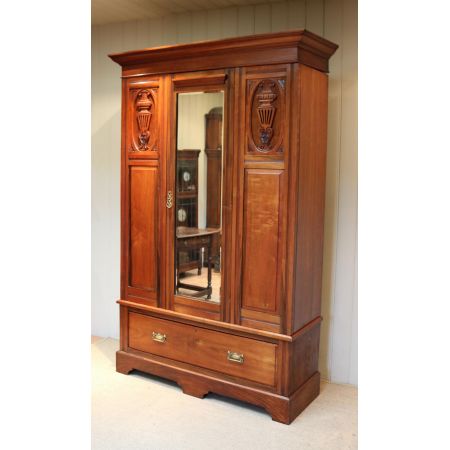 Antiker edwardianischer Walnuss Kleiderschrank