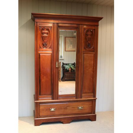 Antiker edwardianischer Walnuss Kleiderschrank