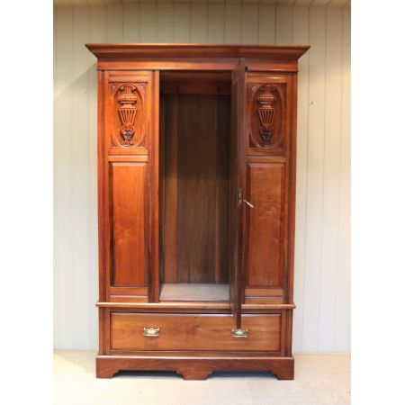 Antiker edwardianischer Walnuss Kleiderschrank