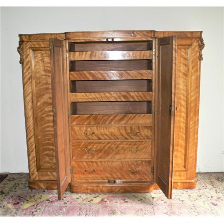 Antiker Gentleman Compactum Kleiderschrank