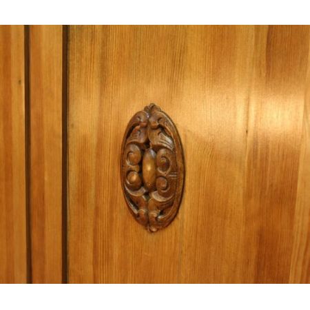 Antiker Kleiderschrank aus französischem Kiefernholz aus dem 19. Jahrhundert 