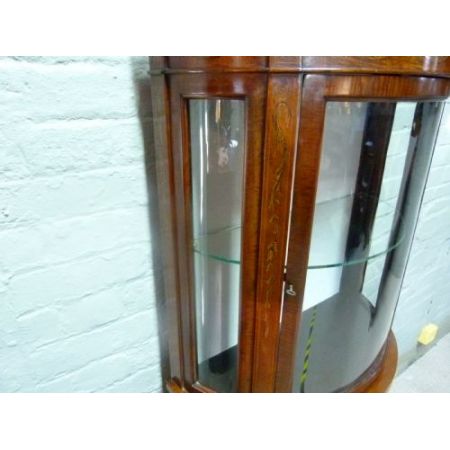 Antike, schmale Vitrine aus Mahagoni Massivholz mit Satinwood Intarsien 1900