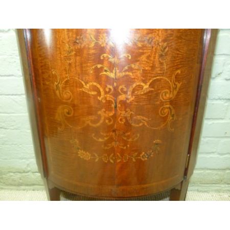 Antike, schmale Vitrine aus Mahagoni Massivholz mit Satinwood Intarsien 1900