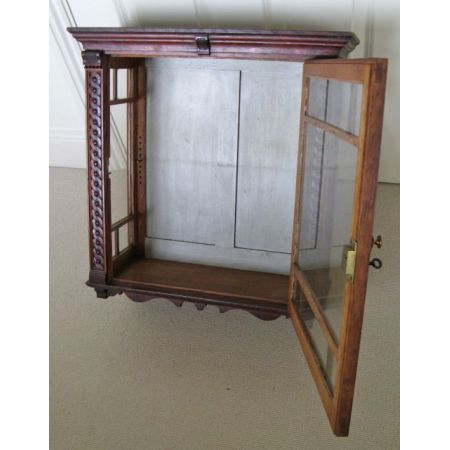 Antike Vitrine aus Eiche Massivholz 1910