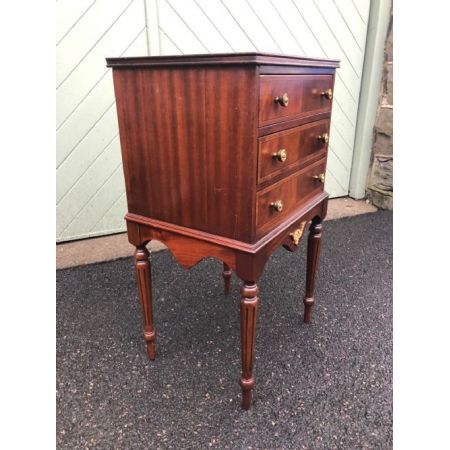 Antiker edwardian Nachttisch aus Mahagoni Massivholz 