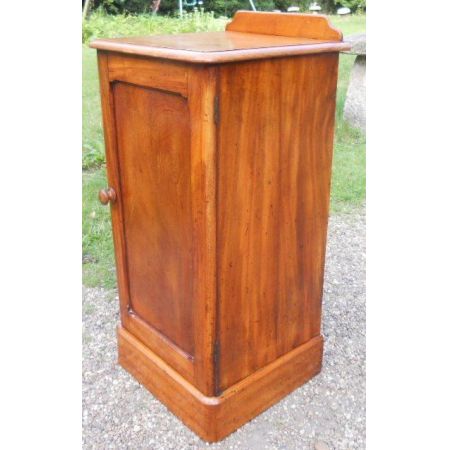 Viktorianischer Nachttisch aus Mahagoni Massivholz 1850