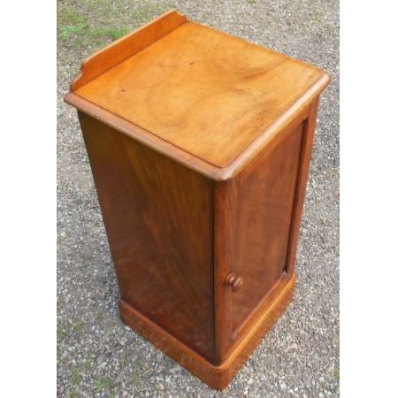 Viktorianischer Nachttisch aus Mahagoni Massivholz 1850