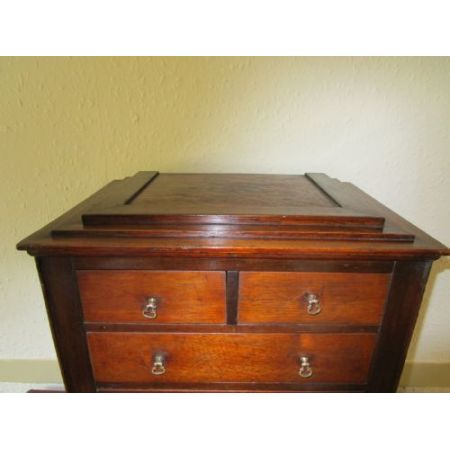Antike Kommode aus Nussbaumholz Massivholz 1900