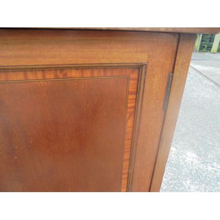 Antiker Nachttisch von Howard and Son