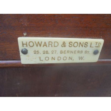 Antiker Nachttisch von Howard and Son