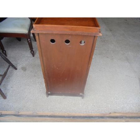 Antiker Nachttisch von Howard and Son