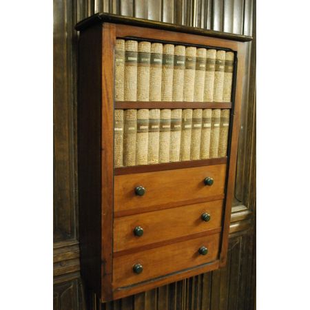 Antiker dekorativer französischer Hängeschrank