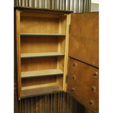 Antiker dekorativer französischer Hängeschrank