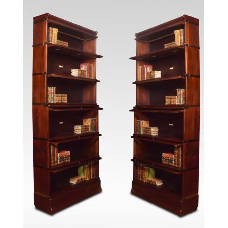 Paar antiker Bücherschränke von Globe Wernicke