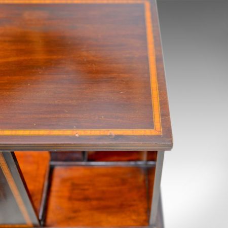 Antiker vierseitiger edwardianischer Bücherregalständer aus Walnussholz von ca 1910