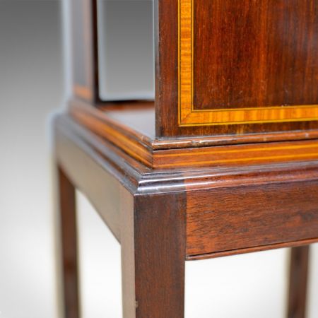 Antiker vierseitiger edwardianischer Bücherregalständer aus Walnussholz von ca 1910