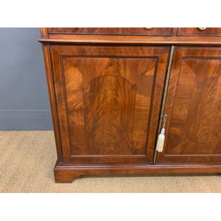 Antiker edwardianischer Inlaid Bücherschrank aus massivem Mahagoni