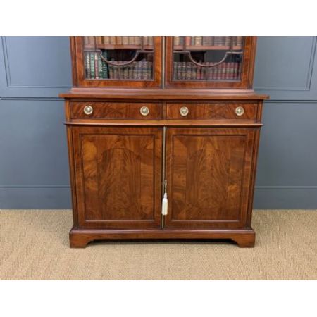 Antiker edwardianischer Inlaid Bücherschrank aus massivem Mahagoni