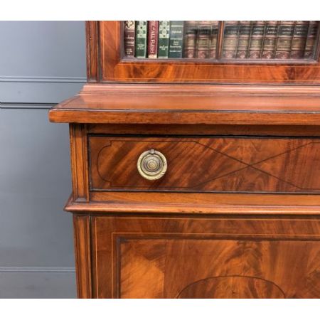 Antiker edwardianischer Inlaid Bücherschrank aus massivem Mahagoni