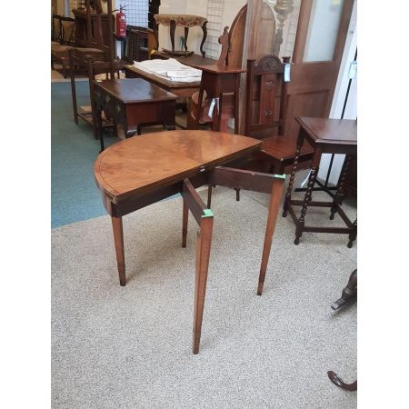 Antiker demi lune Games Table aus Mahagoni Massivholz