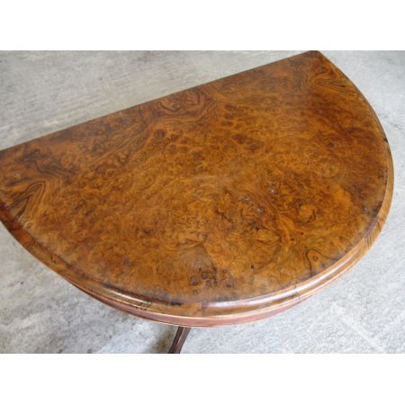 Antiker demi lune Games Table aus Wurzelnussholz Massivholz 19. Jahrhundert