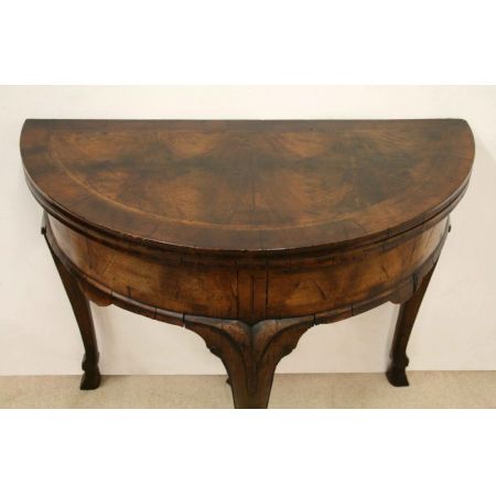 Antiker demi lune Games Table aus Nussbaumholz Massivholz 1860