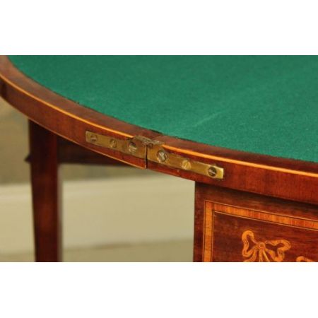 Antiker demi lune Games Table aus Mahagoni Massivholz 1890