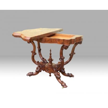 Antiker Games Table aus Wurzelnussholz Massivholz 1870