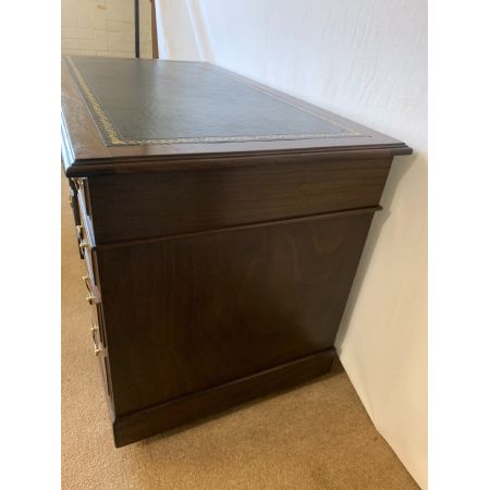 Antiker Mahagoni Sockelschreibtisch