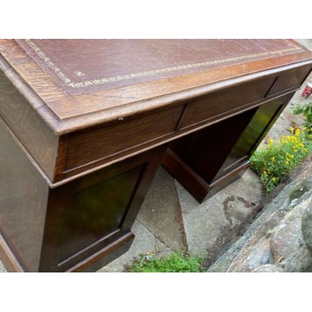 Antiker Eichenholz Sockelschreibtisch aus dem 19. Jahrhundert