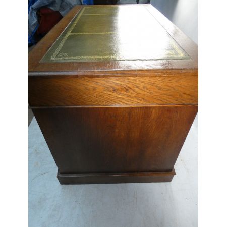 Antiker Schreibtisch aus massivem Eichenholz