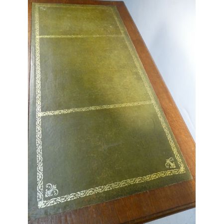 Antiker Schreibtisch aus massivem Eichenholz