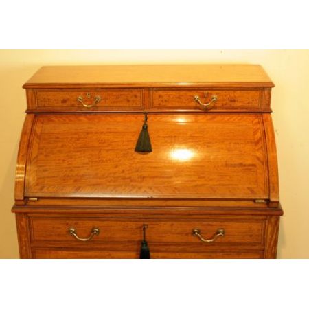 Antiker Schreibtisch aus massivem Satinholz 