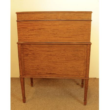 Antiker Schreibtisch aus massivem Satinholz 