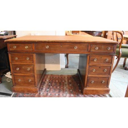 Antiker Pedestal Desk aus Mahagoni Massivholz