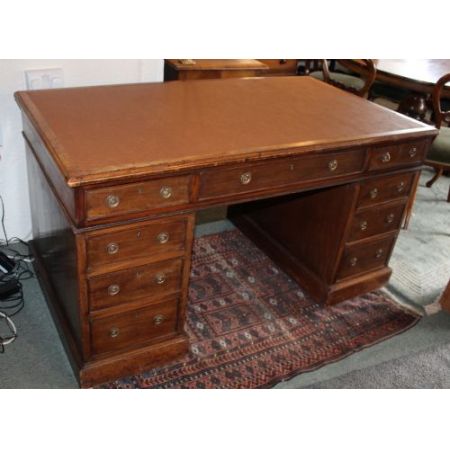 Antiker Pedestal Desk aus Mahagoni Massivholz