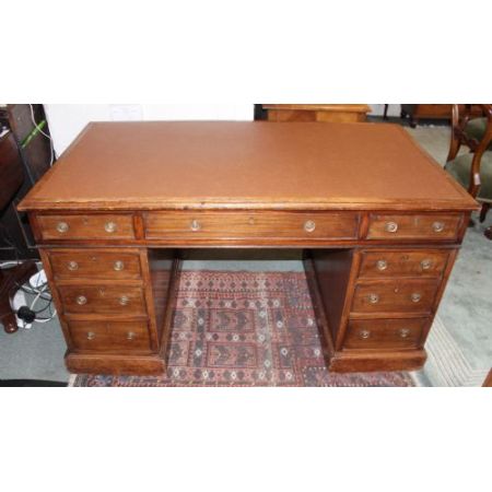 Antiker Pedestal Desk aus Mahagoni Massivholz