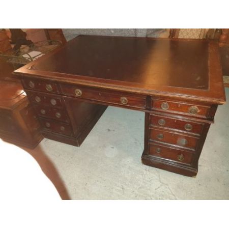 Antiker Pedestal Desk aus Mahagoni Massivholz