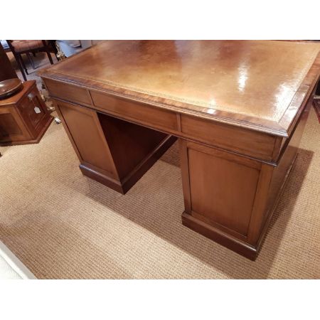 Antiker Pedestal Desk aus Mahagoni Massivholz 1920