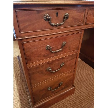 Antiker Pedestal Desk aus Mahagoni Massivholz 1920