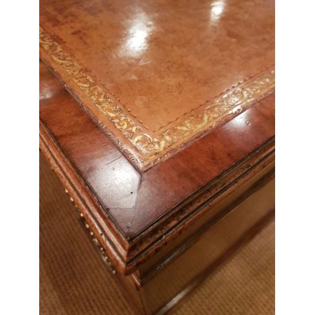 Antiker Pedestal Desk aus Mahagoni Massivholz 1920