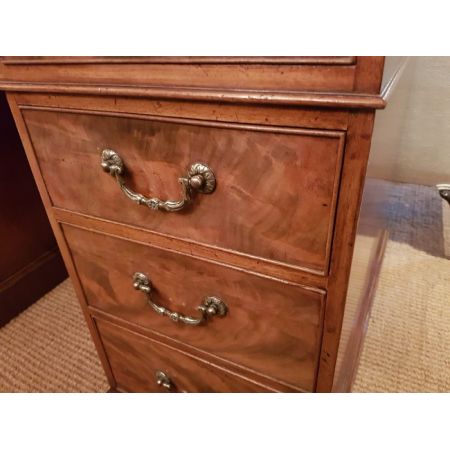 Antiker Pedestal Desk aus Mahagoni Massivholz 1920