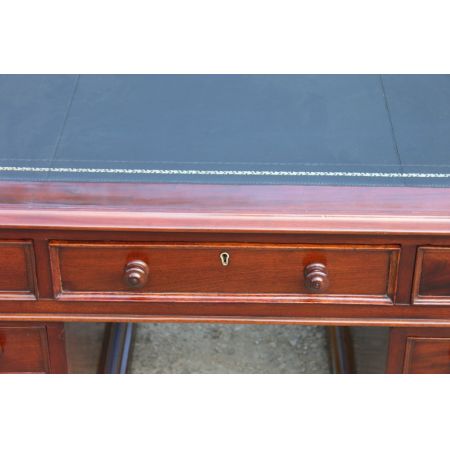 Antiker Pedestal Desk aus Mahagoni Massivholz englisch 1850