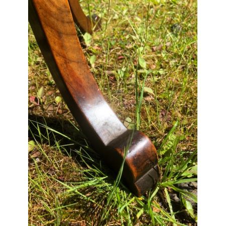 Antiker Weintisch aus massivem Obstholz