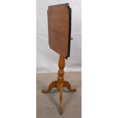 Antiker viktorianischer Stativ Tisch aus AHornholz