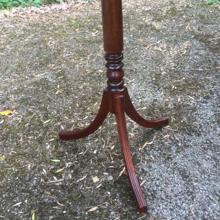Antiker Mahagoni-Weintisch mit gespreiztem Stativ