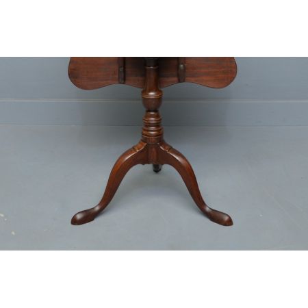 Antiker Mahagoni Weintisch