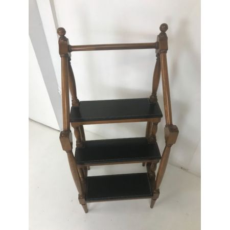 Antike Bibliotheksstufen